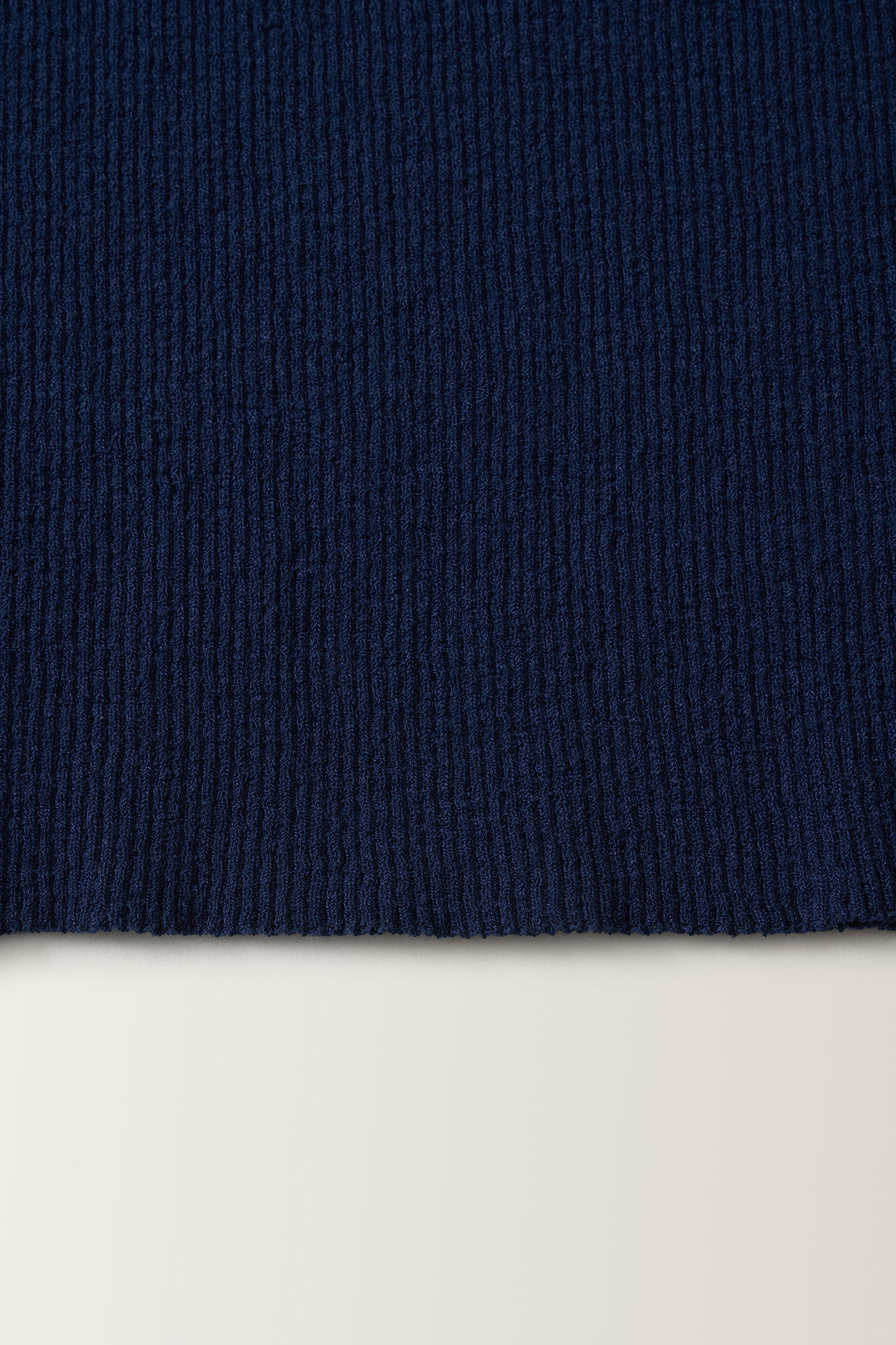 NOTHING WRITTEN HAZE V-NECK SLEEVELESS - NAVY