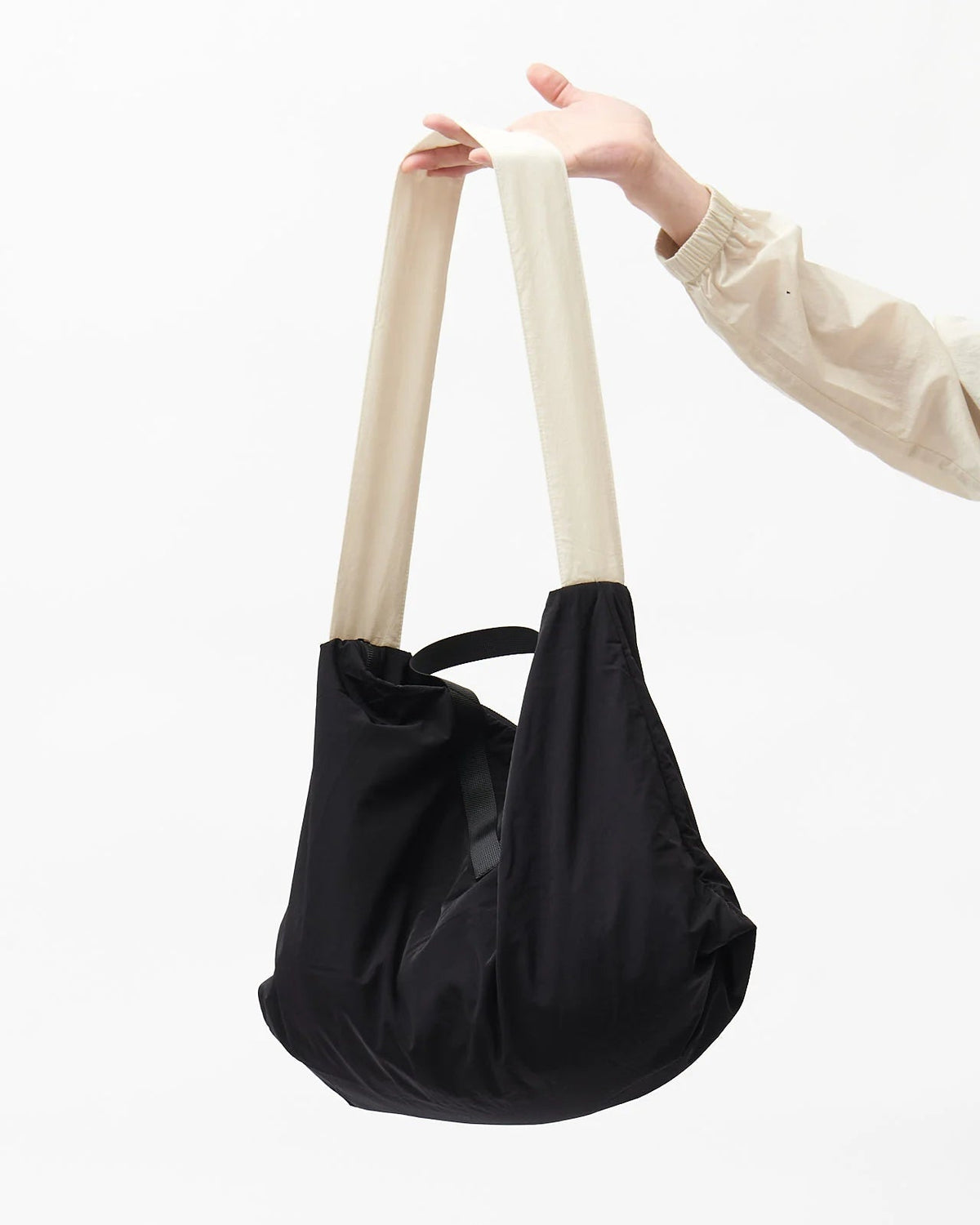 WORKS AND DAYS - SLING BAG - BLACK