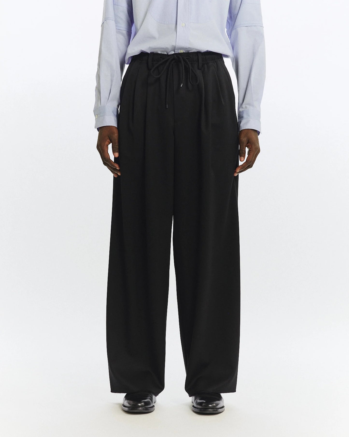 MARKAWARE WOOL GABARDINE TRIPLE PLEATED EASY TROUSERS - BLACK