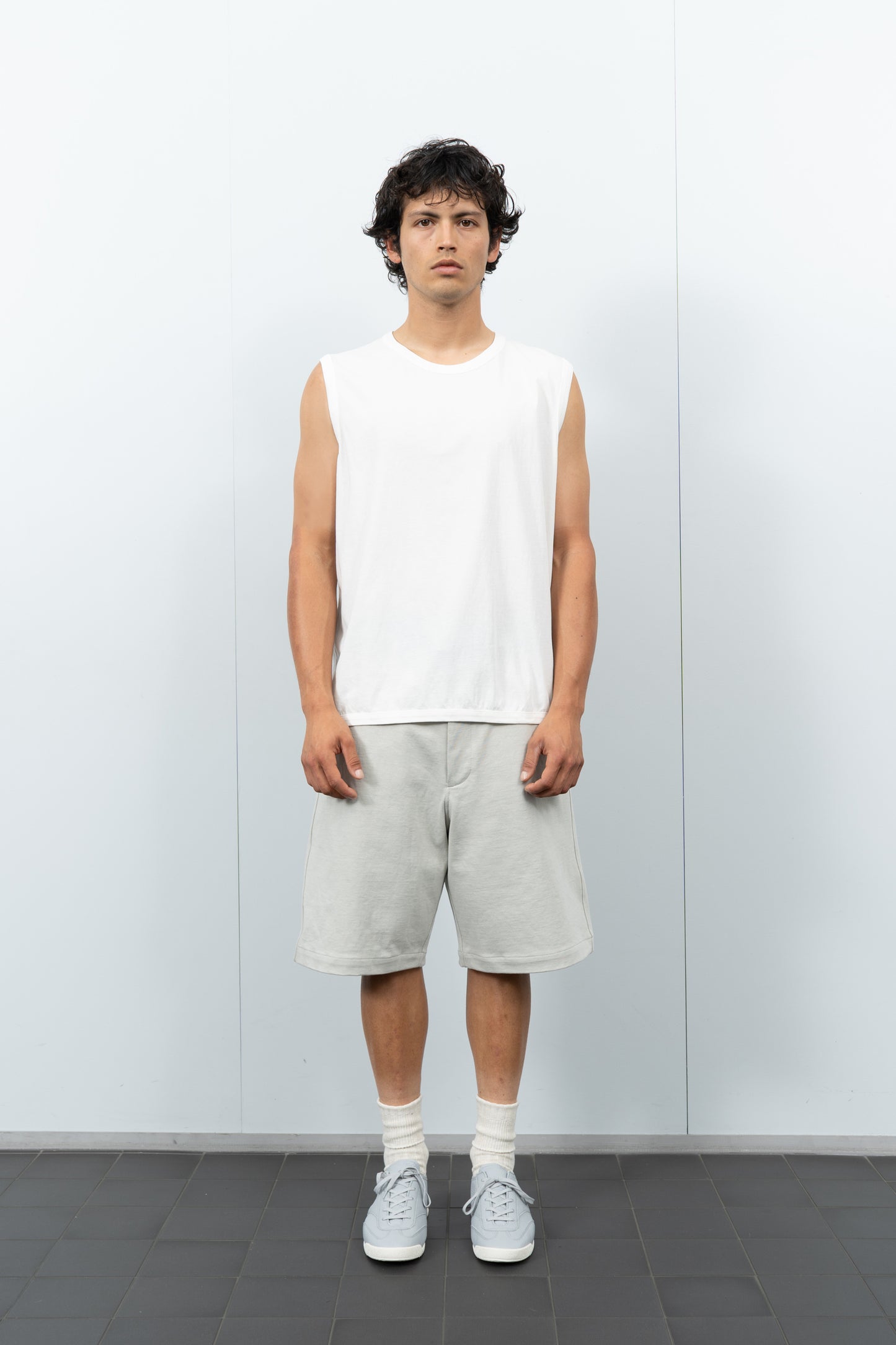 LADY WHITE CO. SLEEVELESS TEE - WHITE