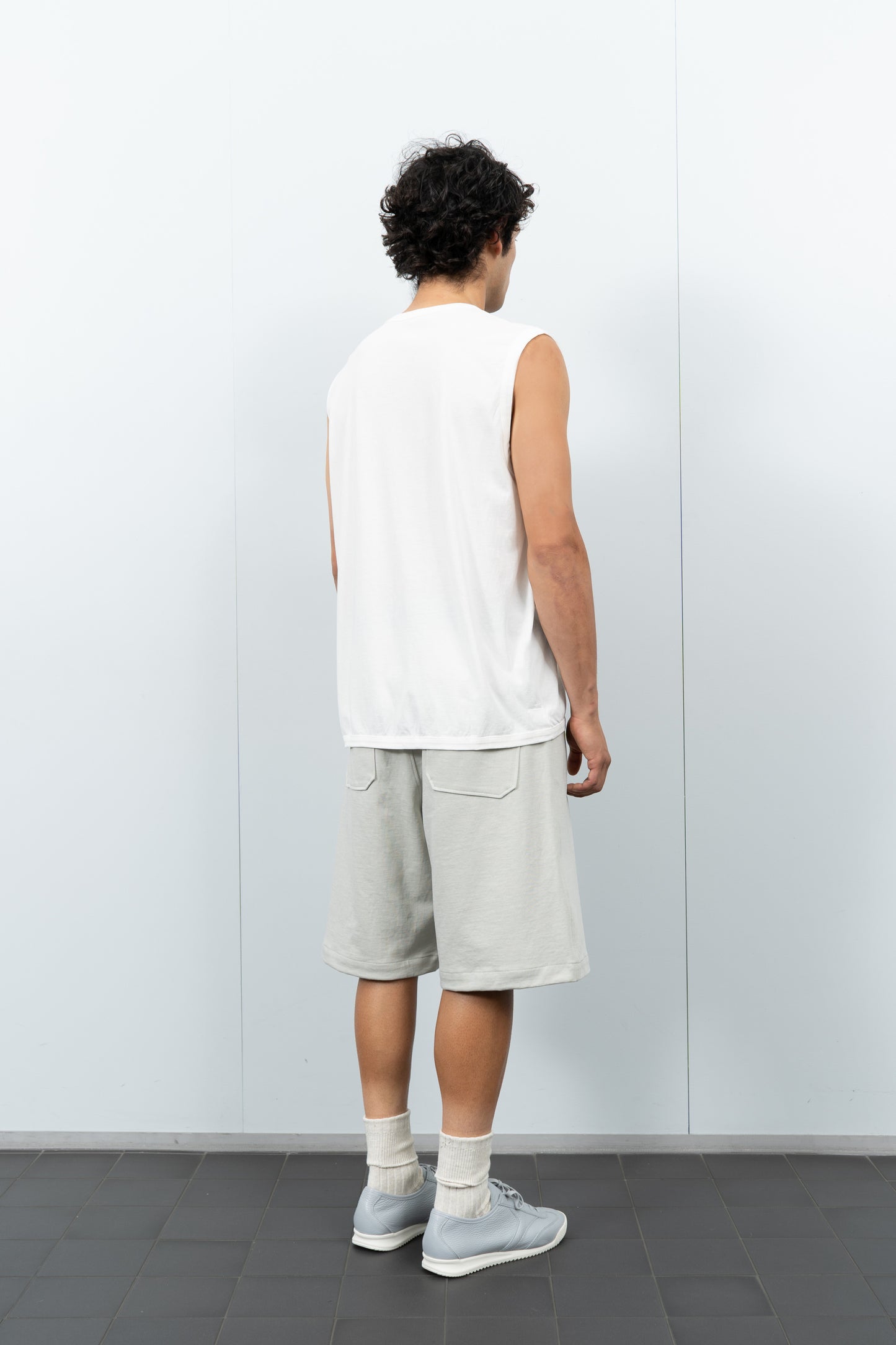LADY WHITE CO. SLEEVELESS TEE - WHITE