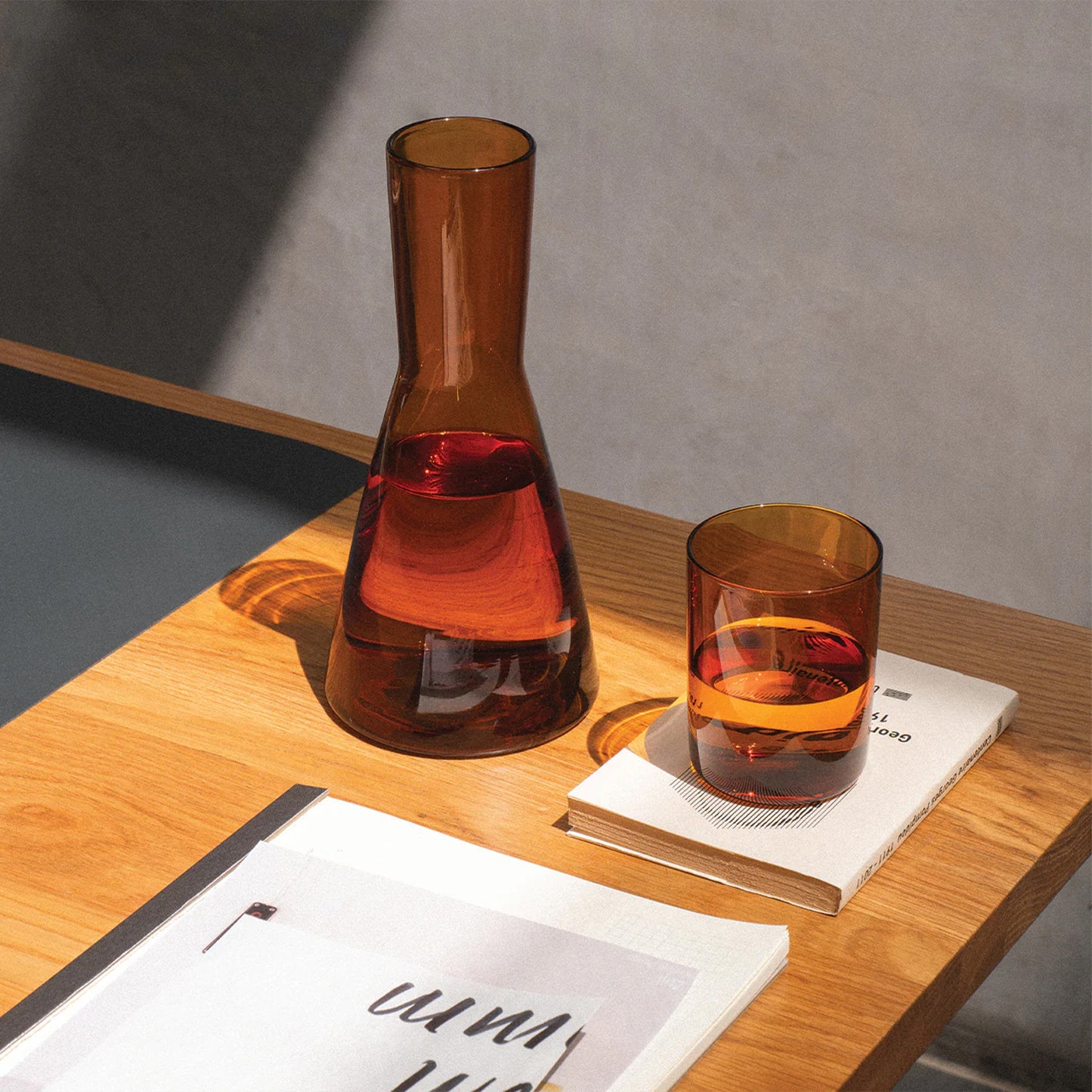 STUDIO MILLIGRAM CARAFE 725ML & CUP GIFT SET - AMBER