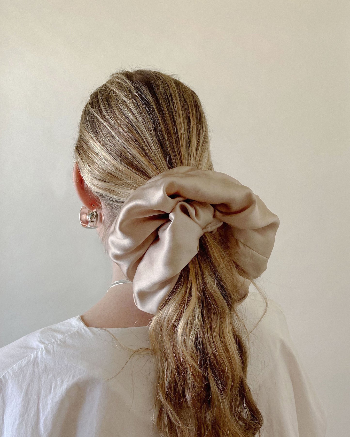 A BRONZE AGE - SILK SCRUNCHIE - CHAMPAGNE