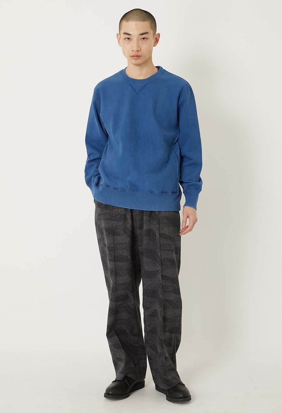 BLUE BLUE JAPAN KNITTED ORGANIC COTTON SWEAT HAND DYED CREW NECK PULLOVER - INDIGO