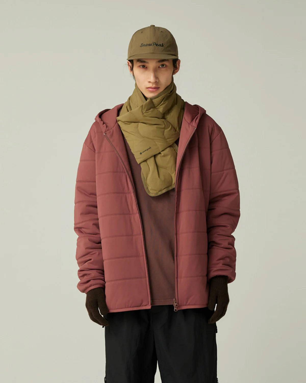 SNOW PEAK SEAMLESS QUILTED DOWN STOLE - OLIVE