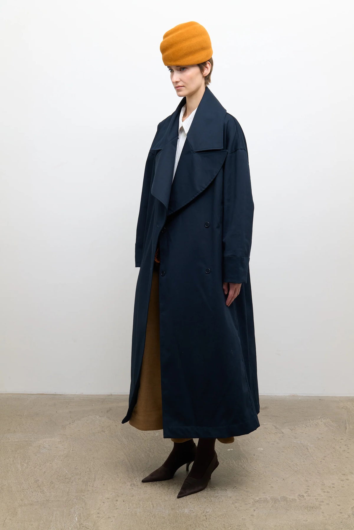 CAWLEY BRITISH COTTON GABARDINE AGNES MAC - NAVY/ TAN