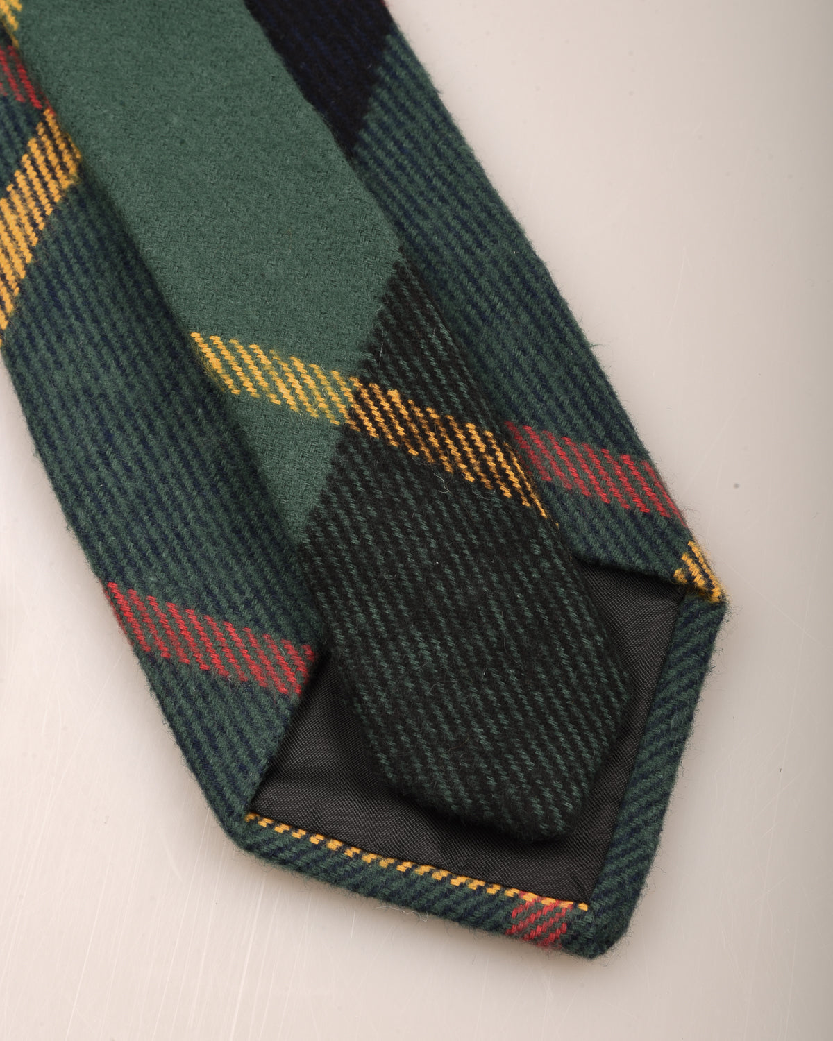 TS(S) LARGE TARTAN PLAID NECK TIE - NAVY