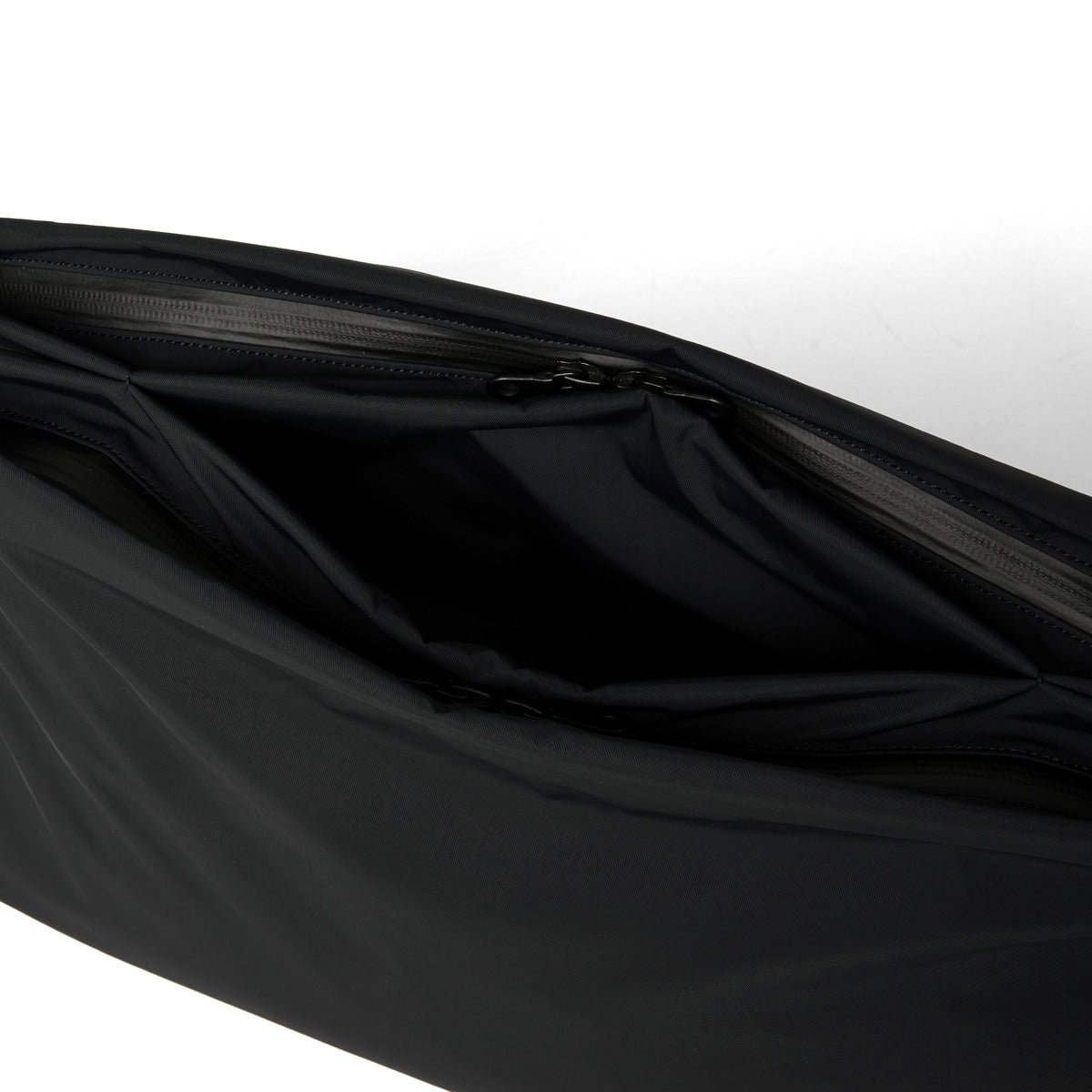 BLANKOF BELLOWS BAG 24 - (L) - BLACK