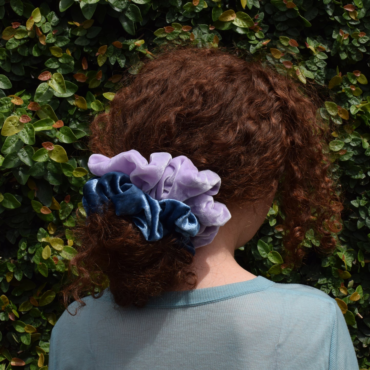 A BRONZE AGE - VELVET SCRUNCHIE - NAVY