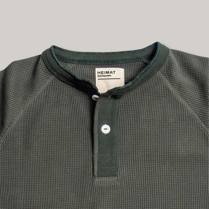 HEIMAT HENLEY WAFFLE TOP - MILITARY GREEN