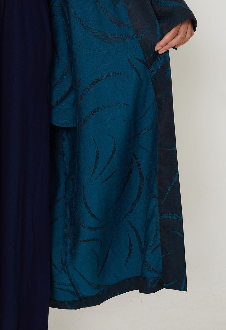 BLUE BLUE JAPAN WOMEN'S MEBUKI SATIN HAORI JACKET - DARK NAVY