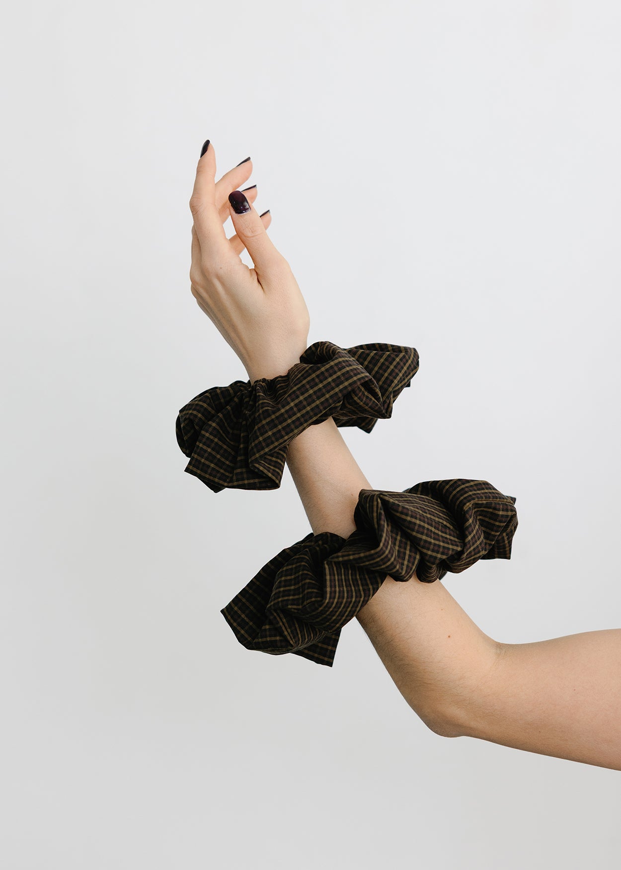 A BRONZE AGE - COTTON SCRUNCHIE - TOASTED GINGHAM