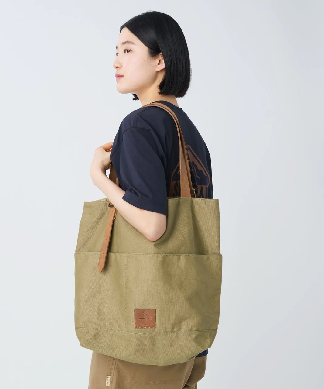 SNOW PEAK MIDDLE HAND BAG - LIGHT OLIVE
