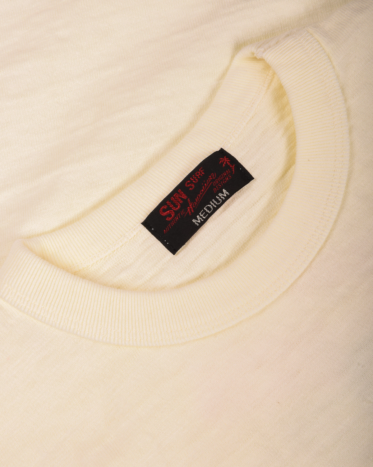 SUN SURF SLUB YARN TEE 'FRESH ISLAND CHICKEN' - OFF WHITE