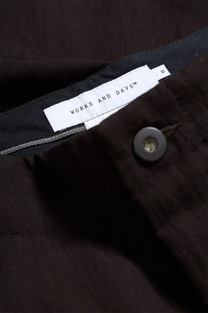 WORKS AND DAYS - WOOL PLEATED TROUSER - BROWN