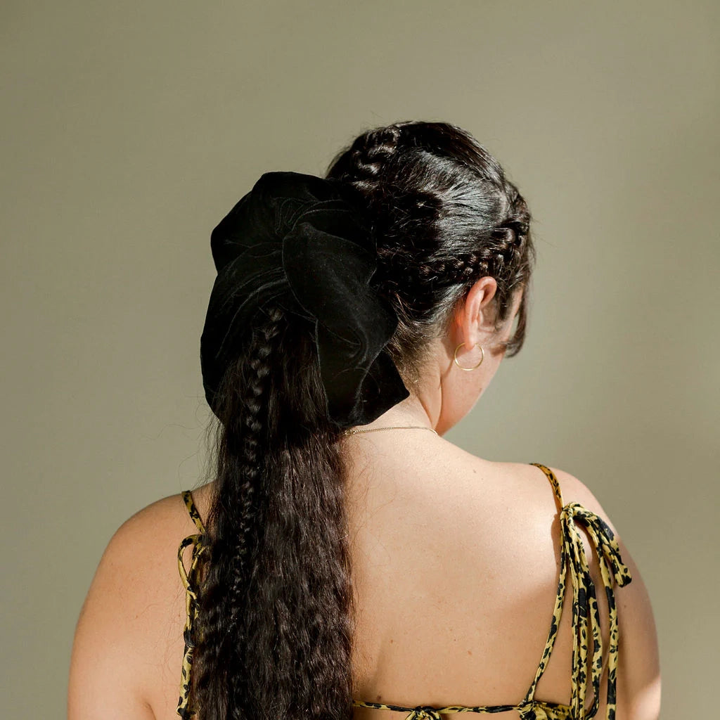 A BRONZE AGE - VELVET SCRUNCHIE - BLACK